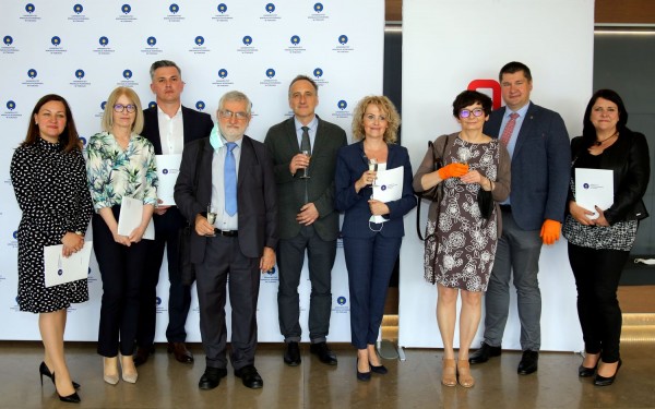 Click to zoom the picture.